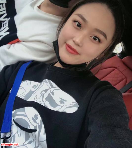 高端泄密上海职场女白领周琳琳与一块健身的富商酒店开房【431MB】