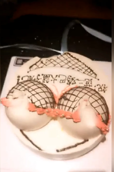 【自行打包】【黄播】小伙过生日到KTV搞淫乱【1V，2.78G】【百度网盘】