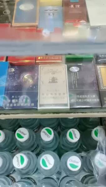 为找刺激把跳蛋塞逼里去超市买烟，路上感觉跳蛋随时会掉出来，因为里面水太多了[1V/524M][百度云]