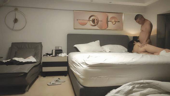 换妻探花288高价门票两对夫妻4P 吊带连体网袜骑脸舔逼 交换着操上位骑乘后入[1V/416M][百度云]