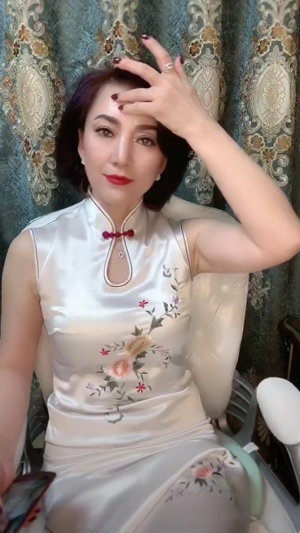 【已补链】熟女性感紧身旗袍【1V/87mb/百度云永久链接】