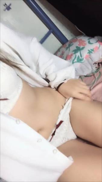 气质大学生在宿舍一个人寂寞自慰[1V/197M/百度盘]