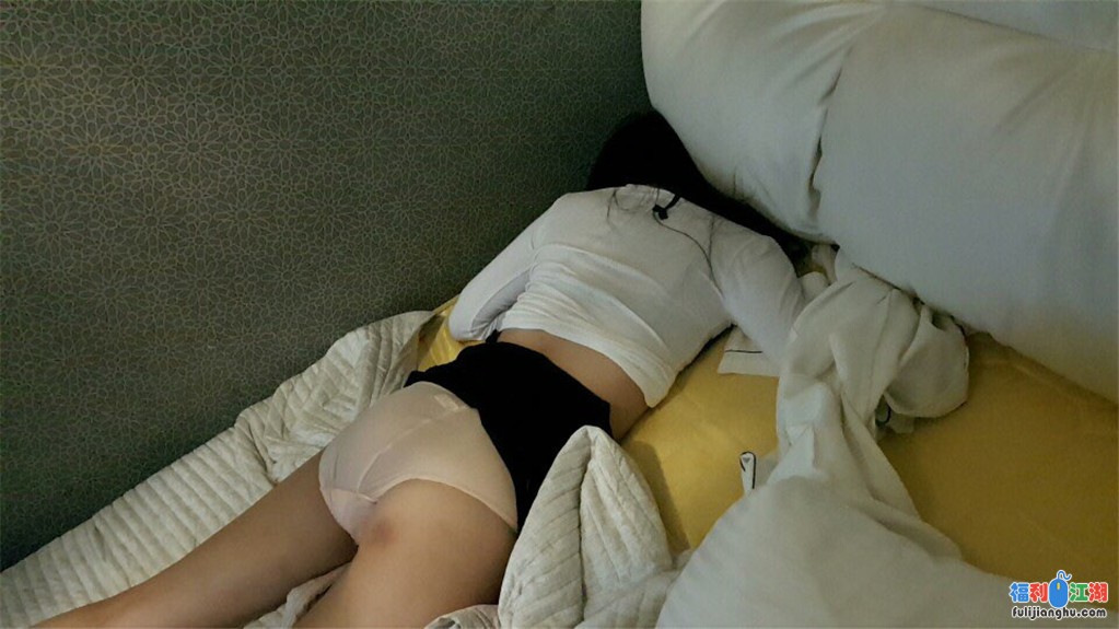 91大神把女神范女友迷醉晕倒之后各种玩弄[1V334m度盘]