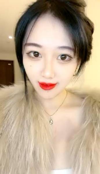 烈焰红唇花臂纹身女神下海，紧身裤扭动小腰[1V 231M][百度盘]