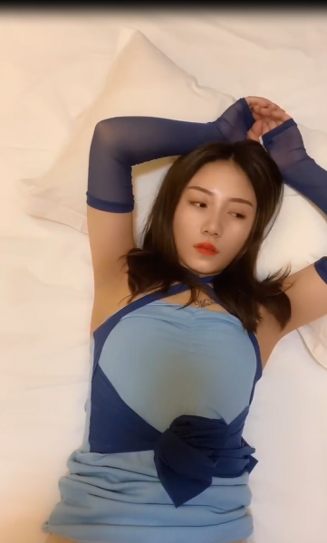 丝袜母狗【小語】完美露脸Cosplay 38V（2.3GB）