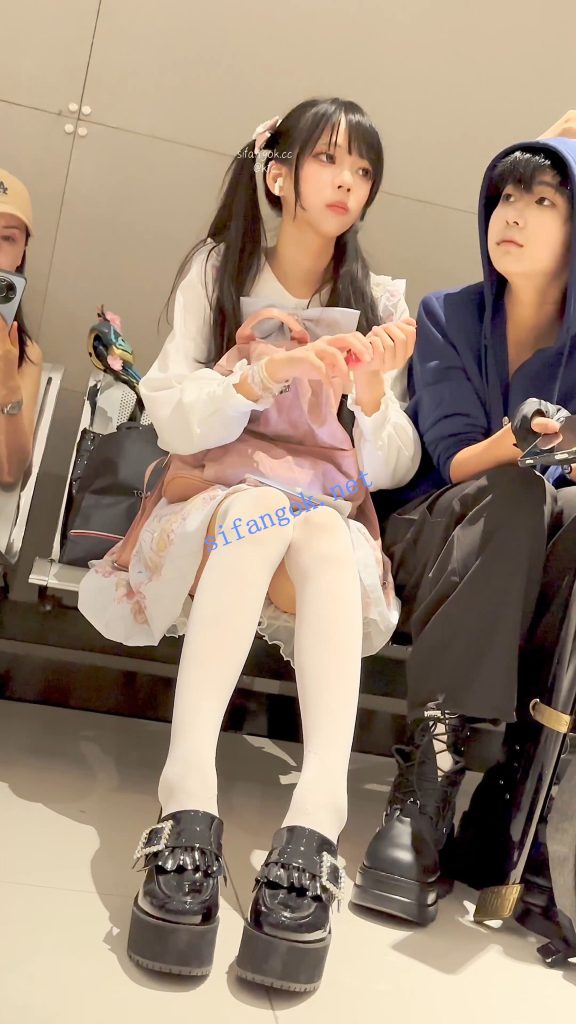 【KFC】超美的双马尾萝莉逛街·甜妹风白色过膝袜白内前后CD【1V】【457M】