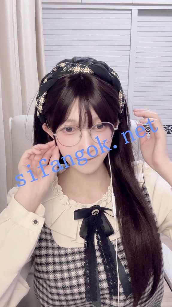 网红 语宁宁宁-2 极品眼镜良家 露点 自慰 B特写 JK学生制服【5V】【761M】