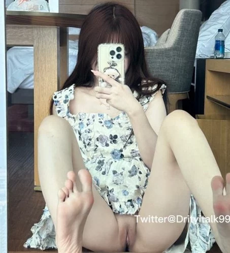 饭饭@fanfan – 新作 [288门槛] 10分钟 白虎萝莉潮吹自慰订阅[2V-794MB]